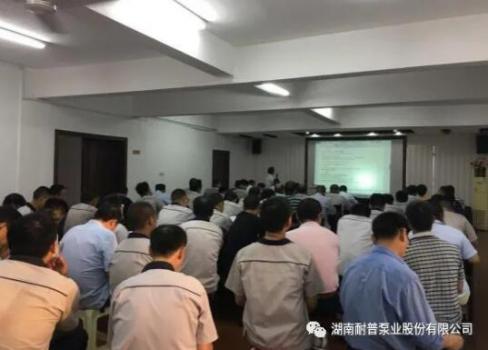 《職業(yè)健康與勞動(dòng)防護(hù)、特種作業(yè)人員培訓(xùn)、行車使用規(guī)范、安全預(yù)防及操作規(guī)程等》