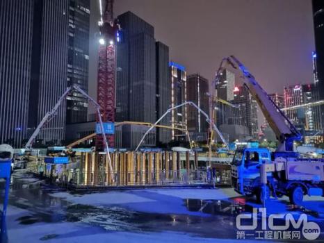徐工V7系列泵車助力南京“最強摩天群”加速崛起