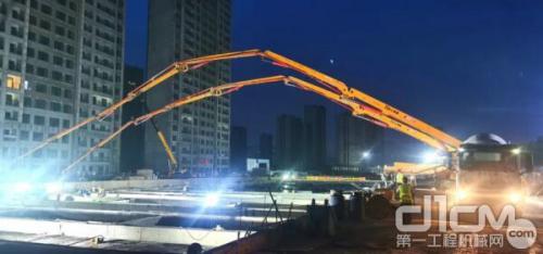 徐工V7系列泵車助力南京“最強摩天群”加速崛起