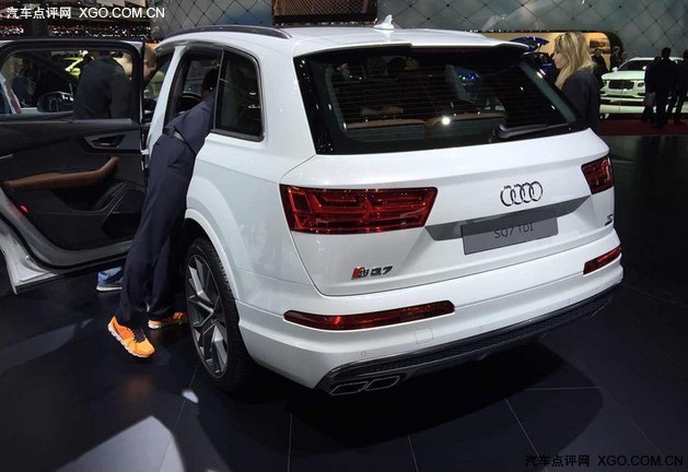 奧迪新SQ7首發(fā) 搭4.0L V8電子渦輪動力